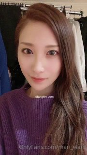 斑比小鹿：大奶騷屄御姐騷死了，脫光光摳屄擱床上叫春，看了不擼睡不著…