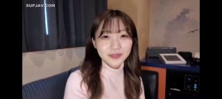 刚下海气质型美女还放不开小尺度秀 撩起睡衣揉捏粉嫩奶子 脱下内裤特写粉嫩美穴 呻吟娇喘听着非常诱人